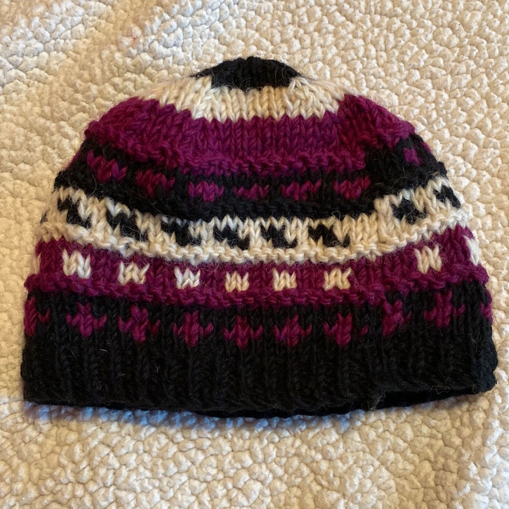 Earth Ragz Wool winter beanie. Black fleece lined. One size.
